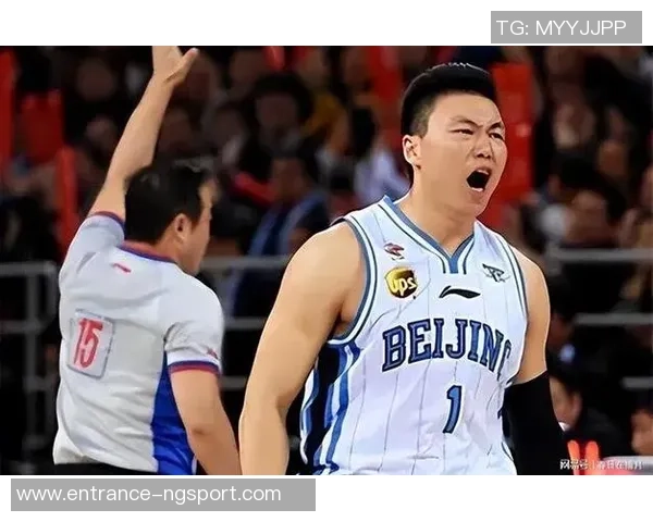 李根：从篮球场上的拼搏者到生活中的坚韧者的成长故事